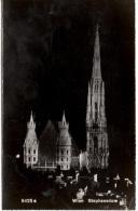 VIENNE : Stephansdom , La Nuit - Kirchen