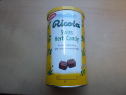 Boite Métal "Ricola Swiss Herb Candy" Diamètre 6,7cm , Hauteur 13cm (voir Scans) - Cajas