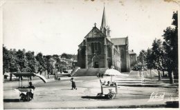 CPSM 42 FIRMINY PLACE DU BREUIL L EGLISE SAINT FIRMIN 1955 Animée - Firminy