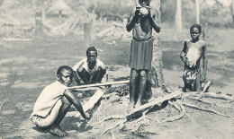 N N 396 /C P A-  CONGO  -ENFANTS NOIRS RECOLTANT LE CAOUTCHOUC - Sonstige & Ohne Zuordnung