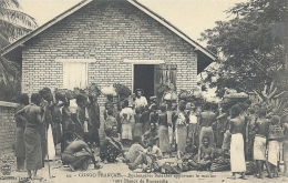 AFRIQUE OCCIDENTALE FRANCAISE - CONGO FRANCAIS - BRAZZAVILLE - Boulangère Bétékéés Apportant Manioc - Brazzaville