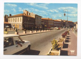 Muret. La Place Du Languedoc. - Muret