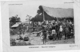 Afrique  Côte D'Ivoire   Un Marché  A Dimbokro  ( Femmes Seins Nues) - Ivory Coast