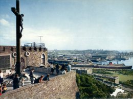 (482M) Military - France - Calvaire Des Marin A Boulogne Sur Mer + Cruise Ship - Paquebot Dans Le Port - Kriegerdenkmal