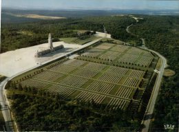 (482M) Military - France - Verdun Douaumont Ossuaire Et Cimetiere Militaire - Oorlogsbegraafplaatsen