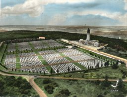 (482M) Military - France - Verdun Douaumont Ossuaire - Oorlogsbegraafplaatsen