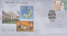 India 2002  All India Radio  75 Uears Of Broadcasting  Special Cover # 50273 - Cartas & Documentos
