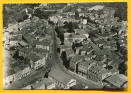 63 - Vic Le Vicomte - Vue Aérienne Du Centre De La Ville. Ed. Combier - Vic Le Comte