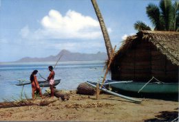 (111M) French Polynesia - Tahity Beach And Local Boat + Peoples - Polynésie Française