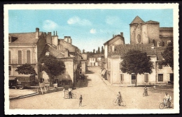 CPA ANCIENNE- FRANCE- RISCLE (32)- RUE DU CENTRE AVEC BELLE ANIMATION- CYCLISTES-FOURGON DE MARCHAND AMBULANT - Riscle