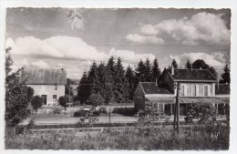 Saint-Gervais-d´Auvergne, L´hôtel De La Gare Et La Gare, éd. C. A. P. N° 1650 - Saint Gervais D'Auvergne