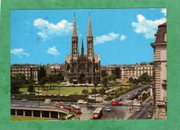 Wien Votivkirche Tram Bus - Églises