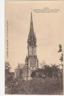 CHATEAUNEUF Du FAOU 29  Le Clocher De L´Eglise Notre Dame Des Portes Une Mère Portant Son Enfant - Châteauneuf-du-Faou