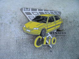 Pin´s RENAULT Clio De Couleur Jaune. (ARTHUS BERTRAND) - Renault