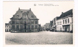B4373    TORHOUT : Markt En Stadhuis - Torhout