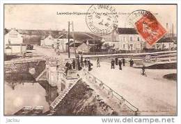 LAROCHE MIGENNES CANAL ET PREMIERE ECLUSE (PERSONNAGES) REF 12414 - Laroche Saint Cydroine