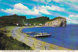 South Beach Peak O'Dawn And Three Sisters Perce Quebec Canada - Percé