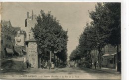 CPA 63 CHATELGUYON L AVENUE BARADUC ET LA RUE DE LA POSTE - Châtel-Guyon