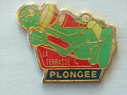 Pin´s PLONGEE - GRENOUILLE - LA TERRASSE - Plongée