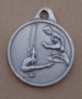 Médaille - Gymnastique - Cheval D'arçons Et Anneaux - Métal Blanc - Gymnastik