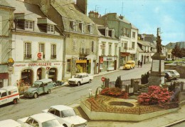 GOURIN LA PLACE DE LA VICTOIRE 2 CV DE LA POSTE QUINCAILLLERIE - Gourin