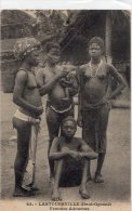 Afrique  Noire     Gabon   Lastoursville ( Haut Ogooué) Femmes Adoumas Seins  Nus   ( Voir Scan) - Gabun
