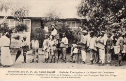 Afrique  Guinée Française  Le Départ Des Catéchistes    ( Voir Scan) - Frans Guinee