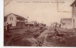 Afrique  Guinée     Conakry  Une Rue  ( Voir Scan. Carte Ramollie) - Guinee