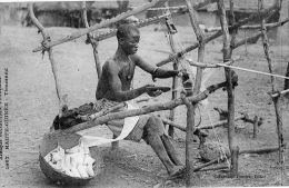 Afrique  Guinée    Tisserand      ( Voir Scan.) - Guinea