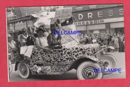 CPA Photo - HIRSON - Groupe Les Rikiki's Lors D'une Fête à Cambrai - Belle Automobile à Identifier - Hirson