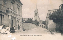CASTRIES (Hérault) - L'Hôtel De Ville, Belle Animation Avec Personnages - Circulée En 1914, Petit Format, 2 Scans - Castries