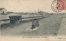 BATEAUX - " L'OTARIE " Sous Marin - LA PALLICE - Sous-marins