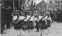 Aerschot    Ereparade Op De Grote Markt - Aarschot