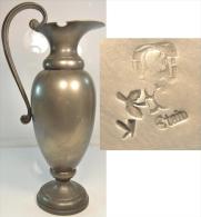 Ancien Grand Pichet / Carafe / Cruche / Vase En étain. Poinçon Tête De Chevalier + Rose - Etains