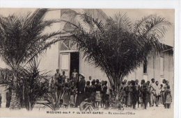 Afrique Noire  Guinée  Et/ou  A.O.F  Missions De P.P Du Saint Esprit. En Attendant L'Office    (voir Scan) - Guinée