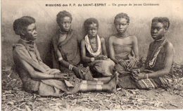 Afrique Noire  Guinée  Et/ou  A.O.F  Missions De P.P Du Saint Esprit. Jeunes Chrétiennes    (voir Scan) - Guinea