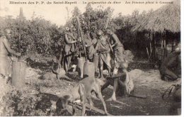 Afrique Noire  Guinée  Et/ou  A.O.F  Missions De P.P Du Saint Esprit. Femmes Pilant Le Couscous   (voir Scan) - Guinea