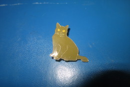 BROCHE ... CHAT CHARTREUX - Brooches