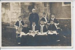 SAVIGNY LE TEMPLE - Prêtre Et Ses Enfants De Choeur - CARTE PHOTO - Savigny Le Temple