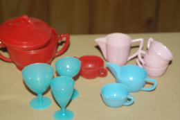 DINETTE Miniature Plastique SOUPIERE VERRES TASSES Pour  MAISON De POUPEE  Années 60/70 - Dolls