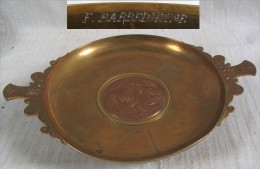 Belle Coupe De Bronze Signée Par LEVILLAIN  / Fonte BARBEDIENNE De 1882 - Bronzi