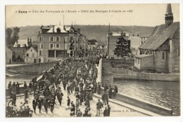 SENS. - Fête Des Pévoyants De L'Avenir - Défilé Des Musiques à L'entrée En Ville - Astrologie