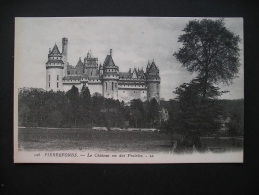 Pierrefonds.-Le Chateau Vu Des Prairies - Picardie