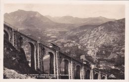 Cp , TRANSPORTS , Lourdes , Le Grand Viaduc Du Funiculaire Et La Vallée D'Argelès - Funiculaires