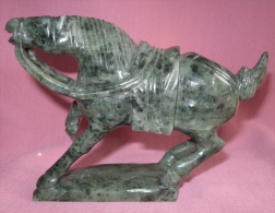 1 Statuette Cheval En Pierre - Other & Unclassified