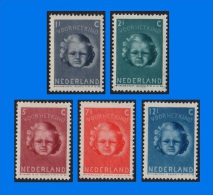 NL 1945-0001, Child Welfare, Set Of 5 MNH  Stamps - Ungebraucht