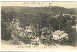 Carte Postale Ancienne Charbonnières Les Bains - La Gare. Arrivée D'un Train - Chemin De Fer - Charbonniere Les Bains