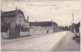 Saint Clément (Yonne) Rue De La République - Saint Clement