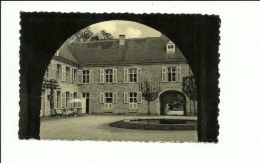 Resteigne La Cour Intérieure Du Vieux Château - Tellin