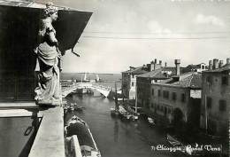 CHIOGGIA. BELLO SCORCIO SUL CANAL VENA CON IMBARCAZIONI. CARTOLINA DEL 1955 - Chioggia
